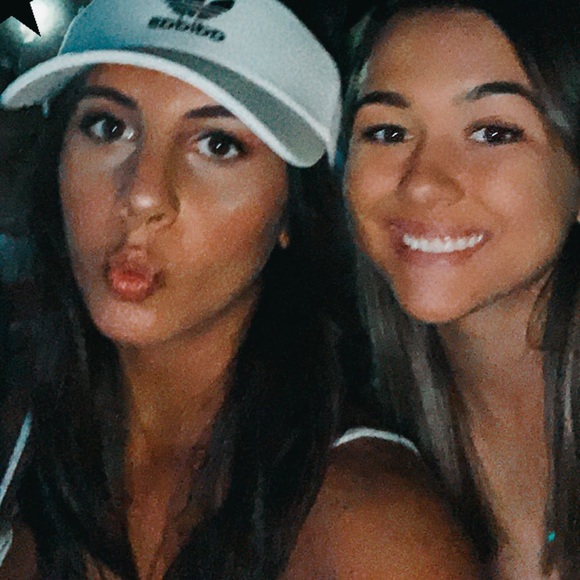 Meet your Posher, Ava - Picture 1 of 1